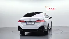 2024 BMW 5-Series 520i M Sport — фото 4