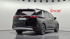 2023 Kia Carnival Diesel 9-Seater Prestige — фото 2