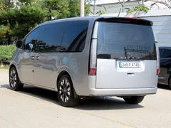 2022 Hyundai Staria Lounge 9-Seater — фото 3
