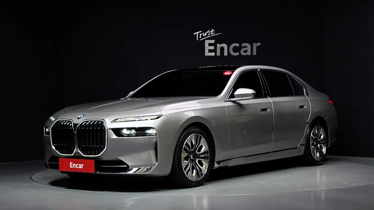 2023 BMW 7-Series 740i sDrive Design Pure Excellence
