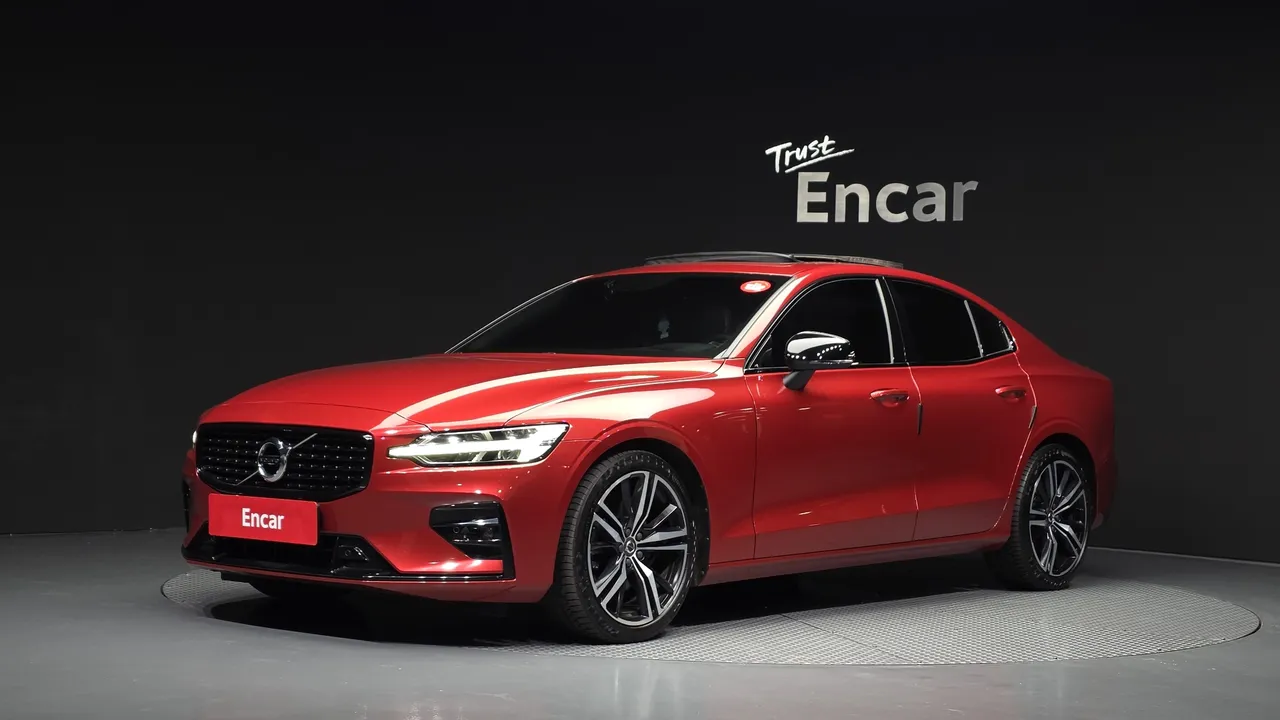 2022 Volvo S60 B5 R-Design