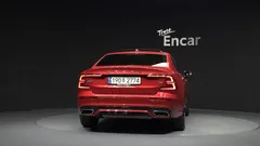 2022 Volvo S60 B5 R-Design — фото 4