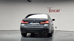 2023 BMW 5-Series 520i M Sport — фото 4