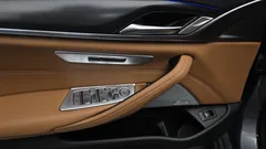 2023 BMW 5-Series 520i M Sport — фото 18