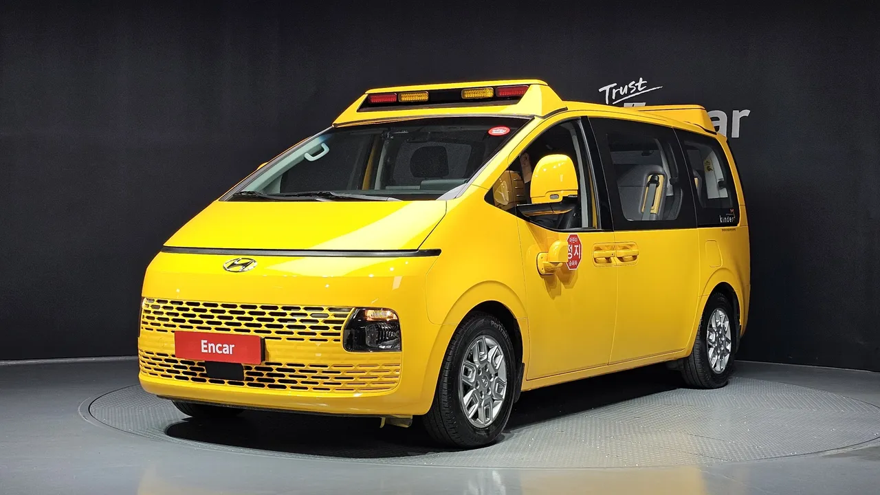 2023 Hyundai Staria L3.5  Kinder Safety Car