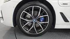2022 BMW 5-Series 530e M Sport — фото 5