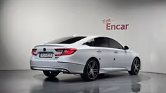 2022 Honda Accord 2.0 Hybrid Touring — фото 2