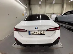 2024 BMW 5-Series 523d M Sport — фото 15