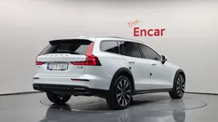 2022 Volvo V60 B5 Pro AWD — фото 2