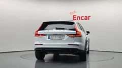 2022 Volvo V60 B5 Pro AWD — фото 4