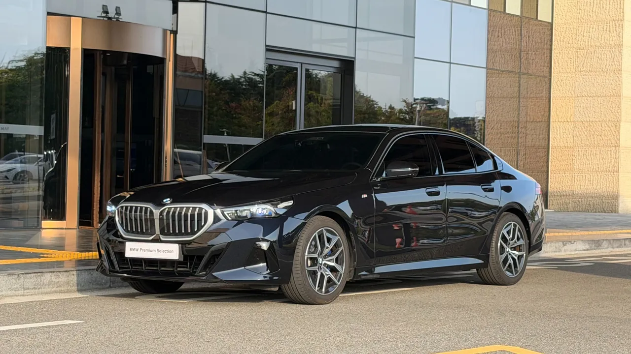 2024 BMW 5-Series 520i M Sport