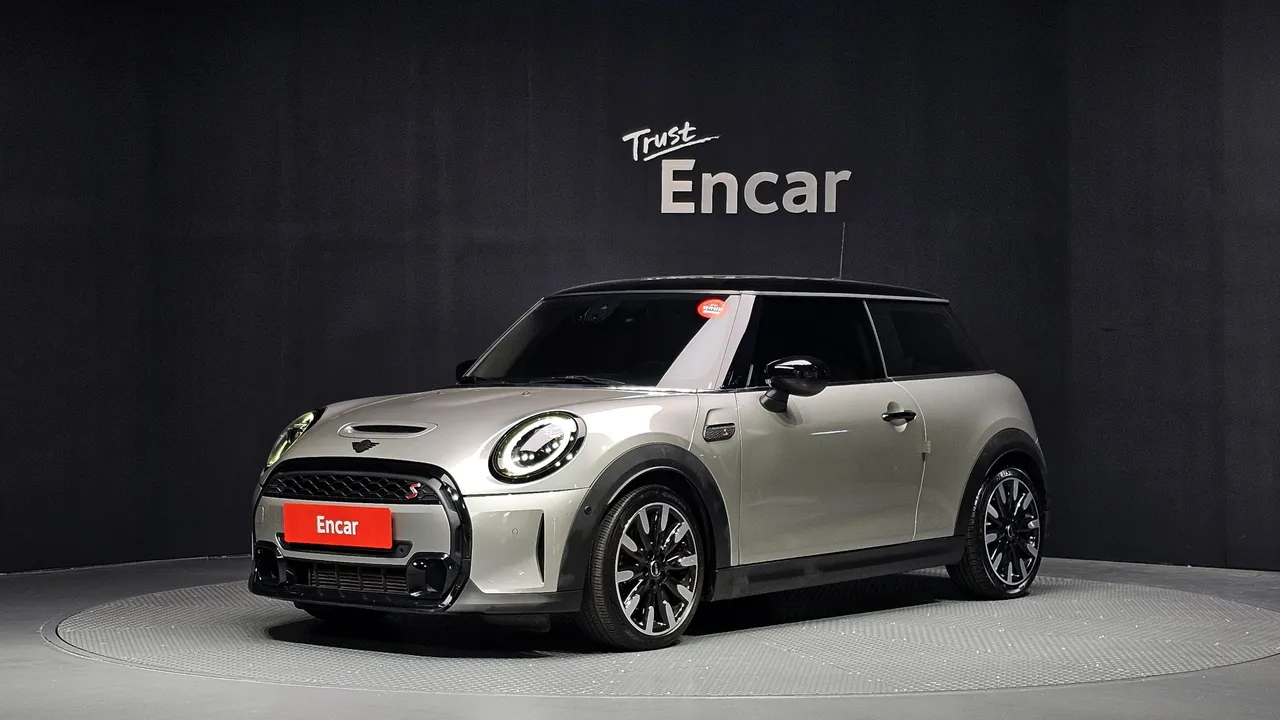 2023 Mini Cooper Classic Launch Pack