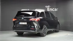 2022 Toyota Sienna 2.5 Hybrid AWD — фото 2