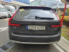 2023 Volvo V90 B5 Ultimate AWD — фото 3