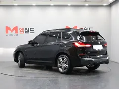 2022 BMW X1 xDrive 20i M Sport — фото 3
