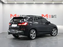 2022 BMW X1 xDrive 20i M Sport — фото 4