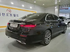 2023 Mercedes-Benz E-Class E220d 4MATIC AMG Line — фото 3