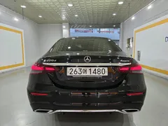 2023 Mercedes-Benz E-Class E220d 4MATIC AMG Line — фото 4