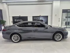2023 Lexus ES Executive — фото 17