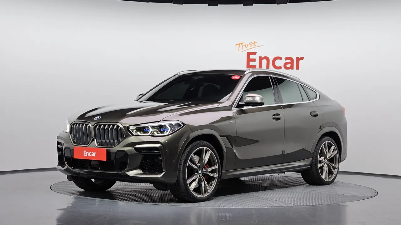 2022 BMW X6 M50i