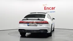 2022 Audi A7 45 TDI Quattro Premium — фото 4