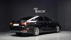 2022 Lexus ES Executive — фото 2
