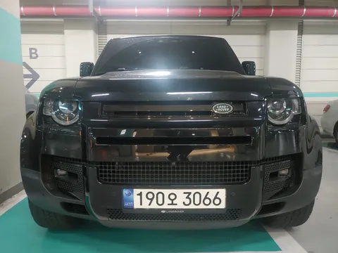 2023 Land Rover Defender 110 D250 SE