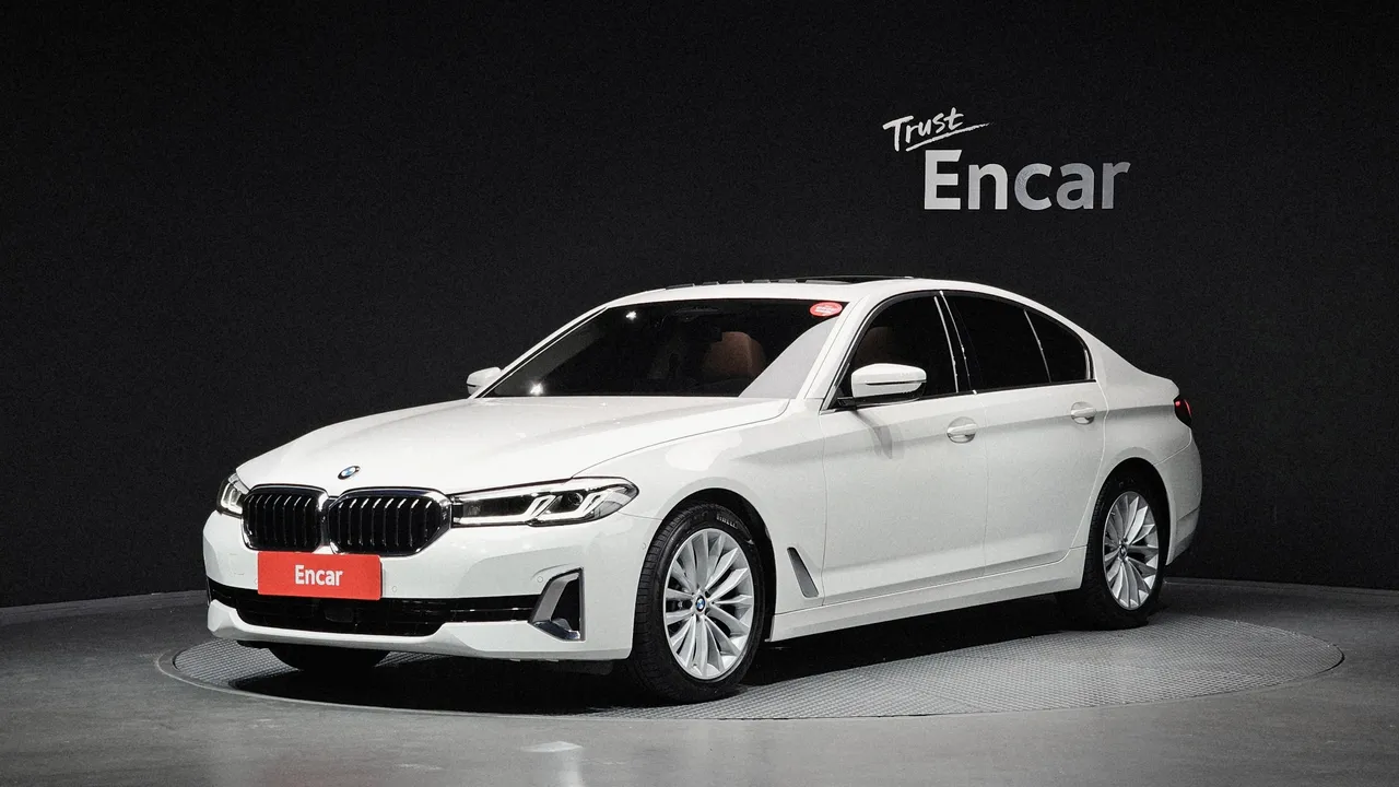2023 BMW 5-Series 520i Luxury