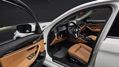 2023 BMW 5-Series 520i Luxury — фото 10