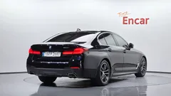 2023 BMW 5-Series 520i M Sport — фото 2