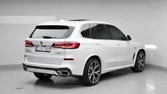 2023 BMW X5 xDrive 45e M Sport — фото 3