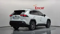 2023 Toyota RAV4 2.5 2WD Hybrid XLE — фото 2