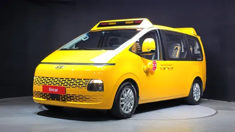 2022 Hyundai Staria L3.5  Kinder Safety Car