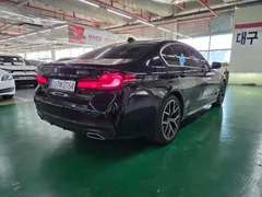 2023 BMW 5-Series 530e M Sport — фото 3
