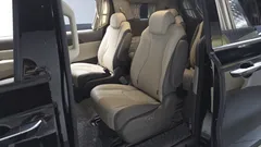 2023 Kia Carnival Gasoline 9-Seater Hi-Limousine — фото 11