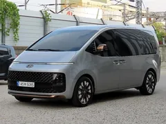 2024 Hyundai Staria Lounge 9-Seater — фото 3