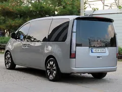 2024 Hyundai Staria Lounge 9-Seater — фото 4
