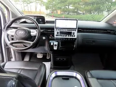 2024 Hyundai Staria Lounge 9-Seater — фото 5