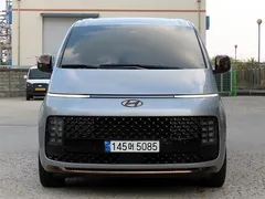 2024 Hyundai Staria Lounge 9-Seater — фото 13