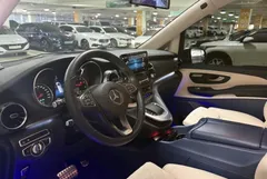 2023 Mercedes-Benz V-Class V220 CDI — фото 8
