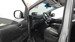 2023 Hyundai Staria 4WD Tourer 9-Seater — фото 10