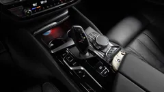 2023 BMW 5-Series 520i M Sport — фото 9