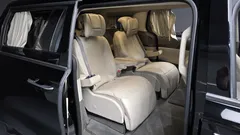 2022 Kia Carnival Gasoline 7-Seater Hi-Limousine — фото 11