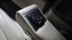 2022 Kia Carnival Gasoline 7-Seater Hi-Limousine — фото 17