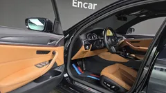 2023 BMW 5-Series 520i M Sport — фото 10