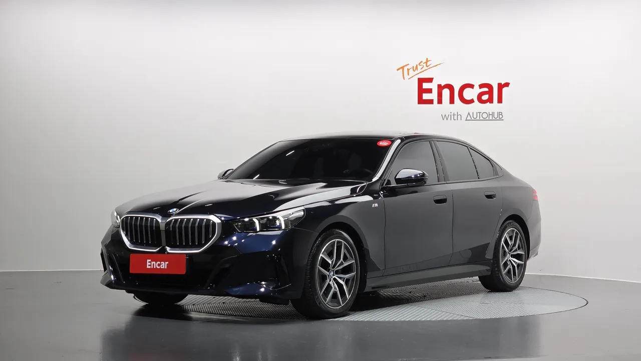 2024 BMW 5-Series 520i M Sport