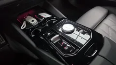 2024 BMW 5-Series 520i M Sport — фото 9