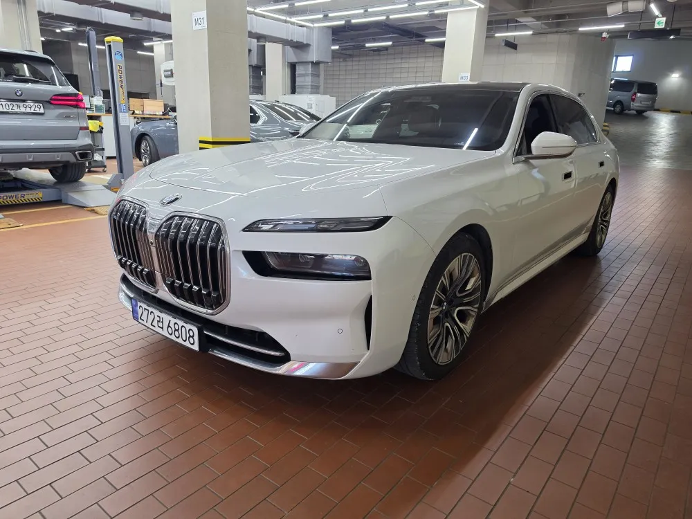 2023 BMW 7-Series 740i sDrive Design Pure Excellence