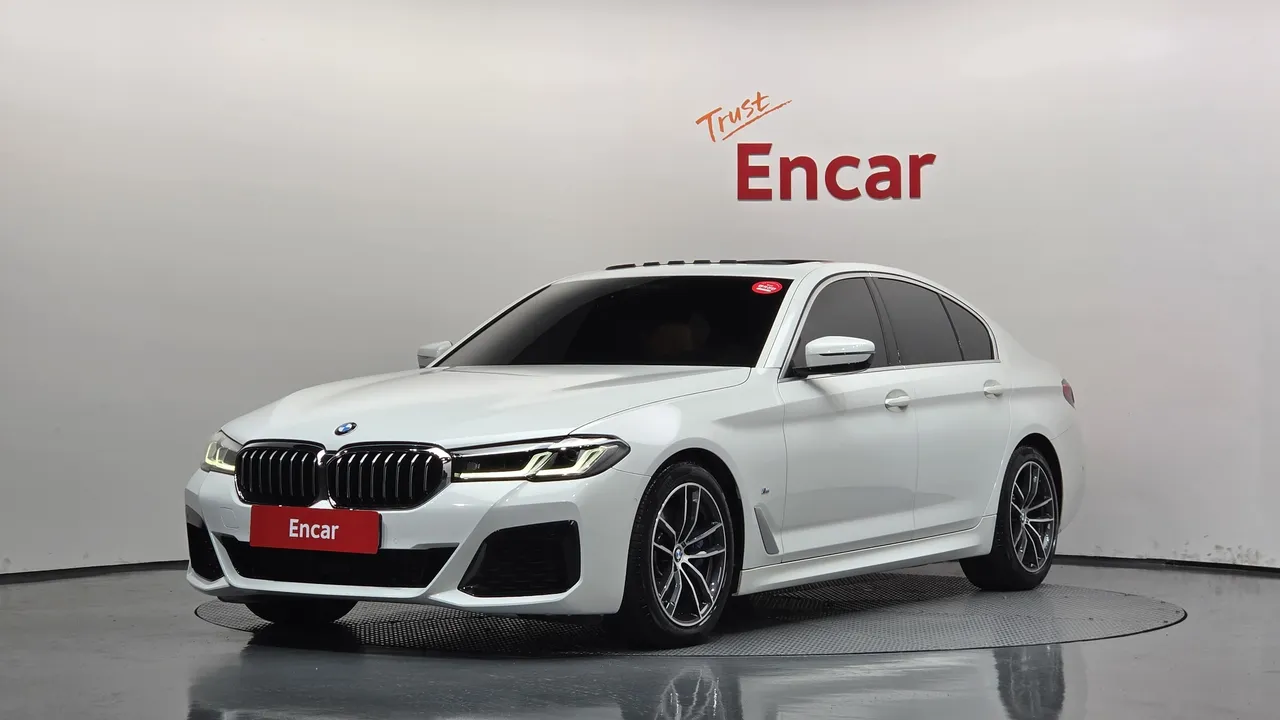 2022 BMW 5-Series 520i M Sport