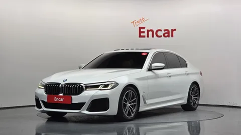 2022 BMW 5-Series 520i M Sport